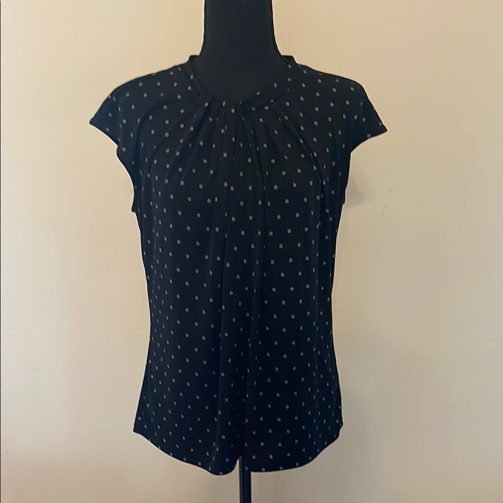 Worthington Black Cap Sleeve Blouse with Small White Designs Sz M